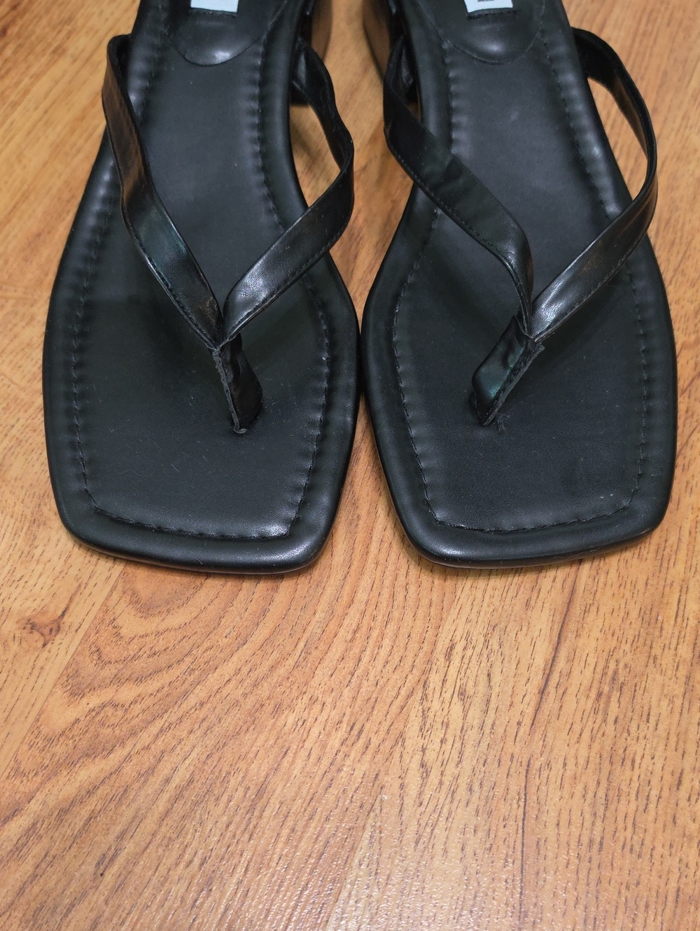 Steve Madden Black Square Toe Thong Sandals Size 11 - Picture 2 of 10